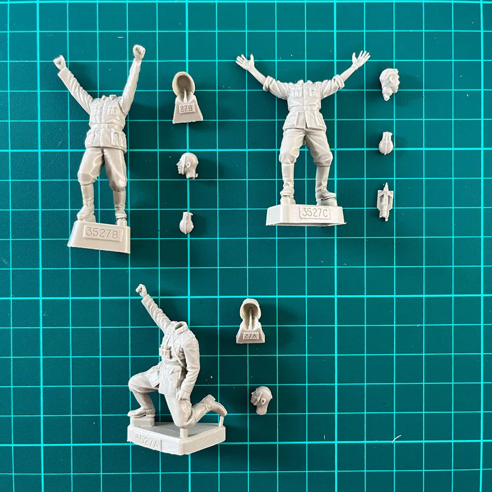1/35 WWI Soldiers & Artillery Crew, 10 Figures, Resin Model Figure Kit, Unassembled and Unpainted