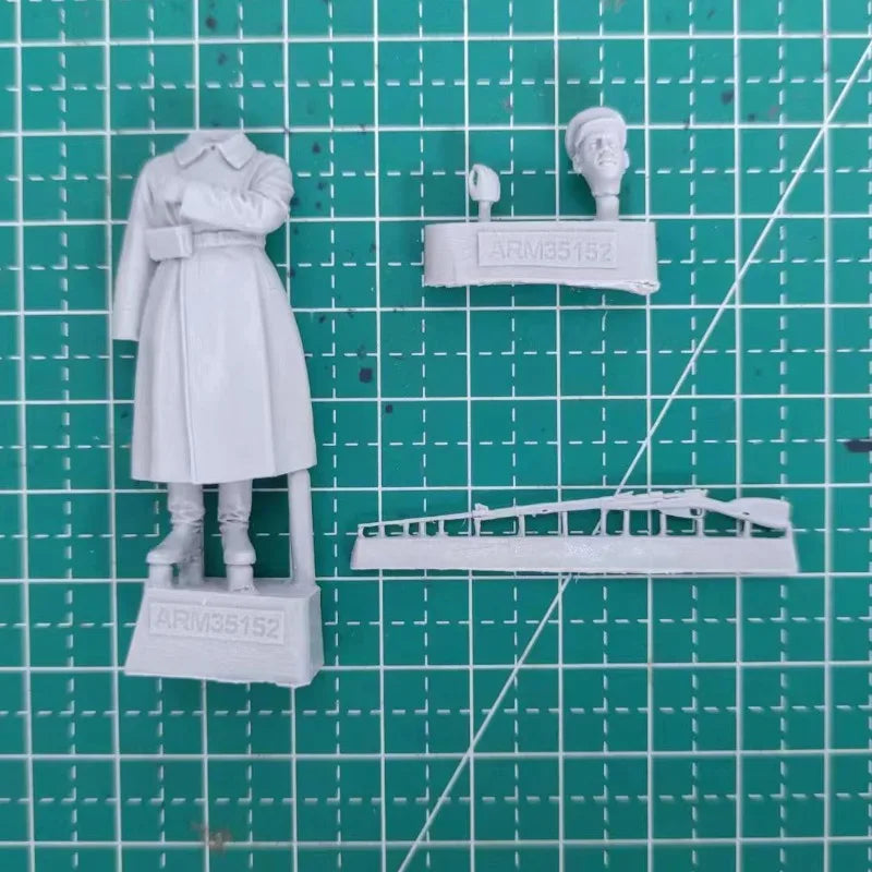 1/35 WWII Soviet NKVD Soldier, Resin Model Figure Kit, Unassembled and Unpainted