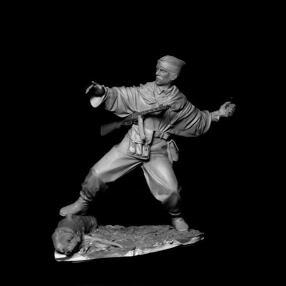 75mm WWII Red Army Scout with Smoke Grenade, Resin Model Figure Kit, Unassembled and Unpainted