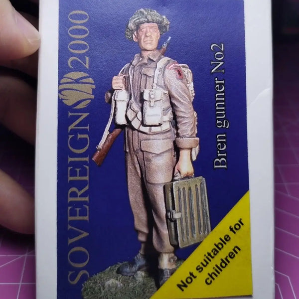 1/35 WWII Gunner Soldier, Resin Model Figure Kit, Unassembled and Unpainted
