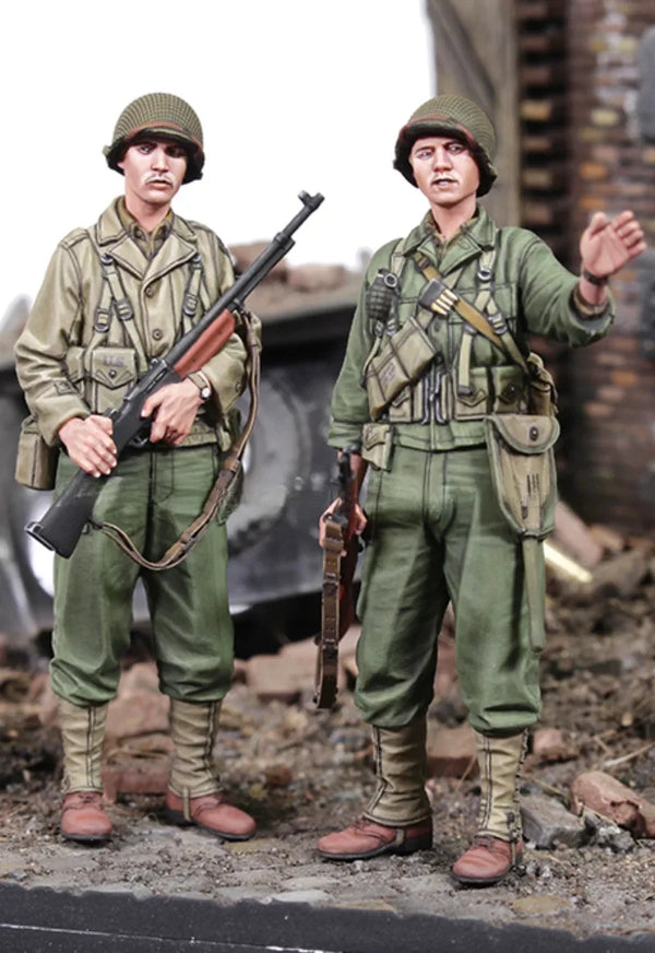 1/35 WWII US Infantry Squad Leader Directing, 2 Figures, Resin Model Figure Kit, Unassembled and Unpainted