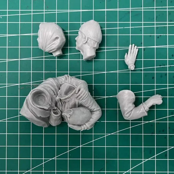1/12 Old Man with Duck, Resin Model Bust Kit, Historical Theme, Unassembled and Unpainted