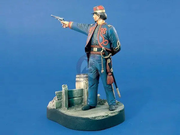 1/16 WWI Austro-Hungarian Officer Commanding, Resin Model Figure Kit, Unassembled and Unpainted