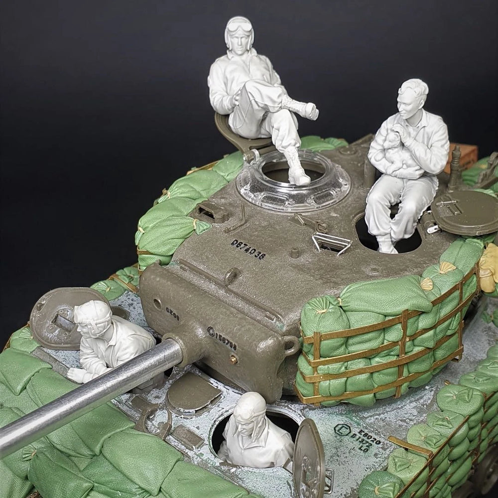 1/35 WWII US Sherman Tank Crew, 4 Figures, Resin Model Diorama Kit, Unassembled and Unpainted