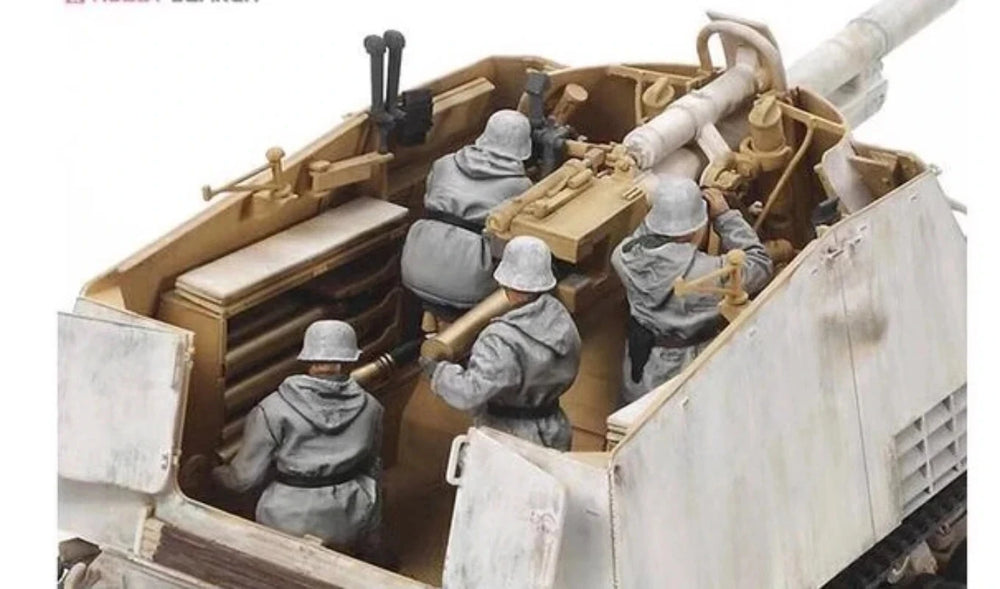 1/35 WWII German Anti-Tank Artillery Crew, 4 Figures, Resin Model Figure Kit, Unassembled and Unpainted