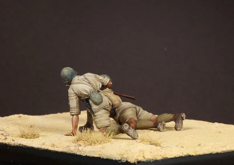 1/35 WWII US Infantry Crawling Assault, 2 Figures, Resin Model Figure Kit, Unassembled and Unpainted
