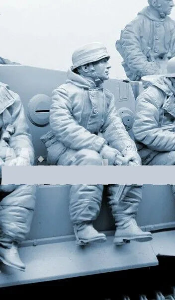 1/16 WWII Soldier in Combat Gear, Resin Model Figure Kit, Unassembled and Unpainted