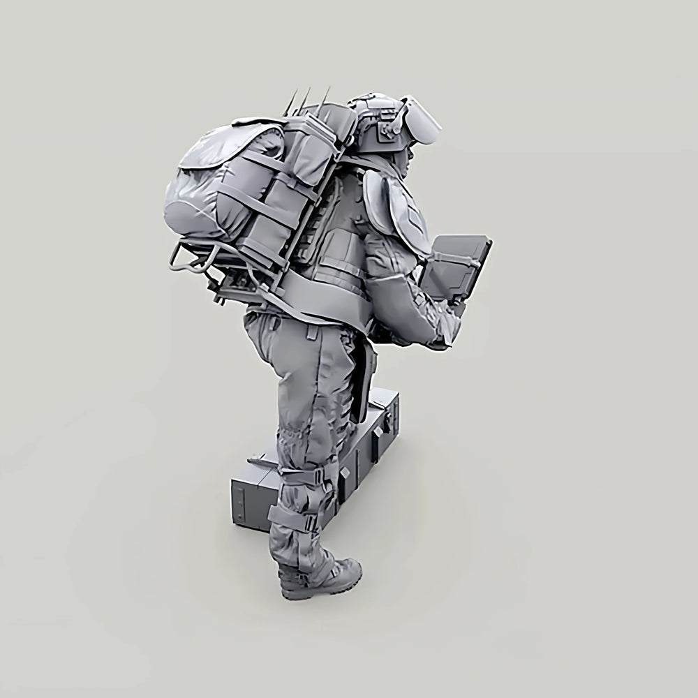 1/35 Modern Soldier with Heavy Tactical Gear, Resin Model Figure Kit, Unassembled and Unpainted