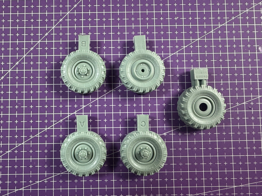 1/35 Casting Resin Model Assembly Kit, GK. Resin Tire Set, Unpainted (BTR-40)