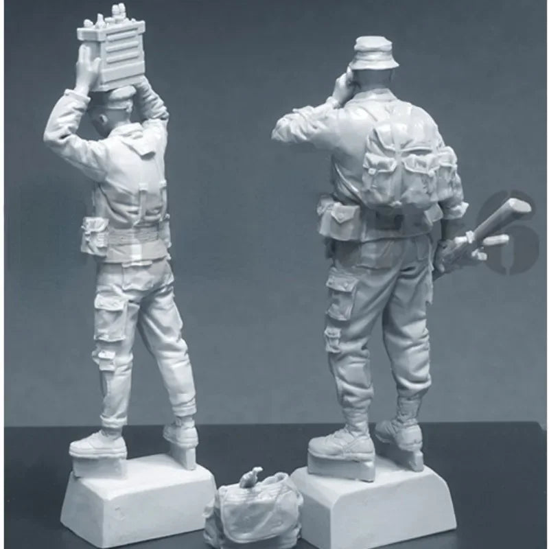 1/35 Modern Soldiers in Tactical Gear with Rifles, 2 Figures, Resin Model Figure Kit, Unassembled and Unpainted