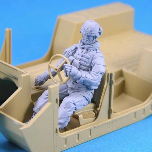 1/35 WWII US Vehicle Driver, Resin Model Figure Kit, Unassembled and Unpainted