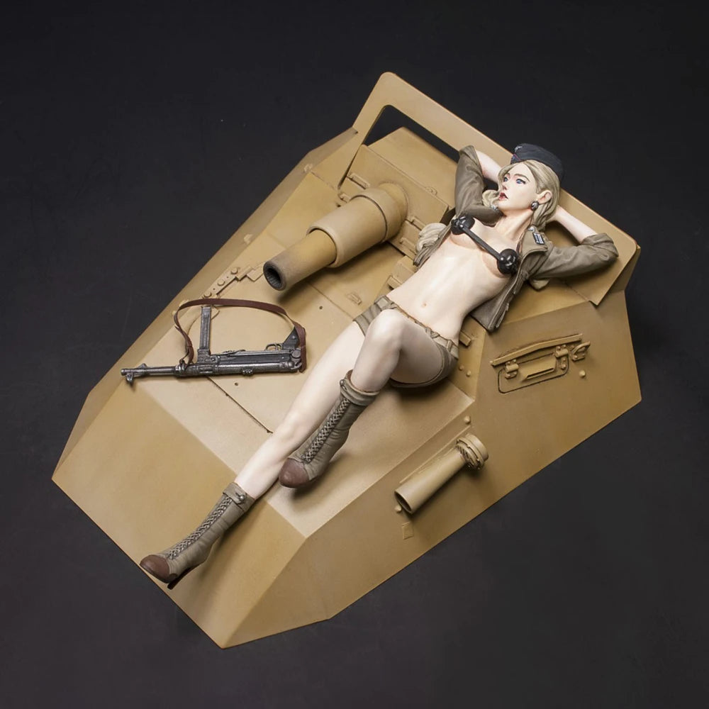 1/12 WWII Pin-up on Military Vehicle, Resin Model Figure Kit, Unassembled and Unpainted