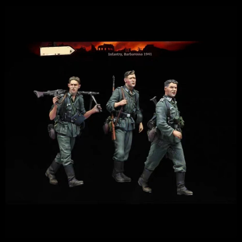 1/35 WWII German Infantry Advancing with Spade, 9 Figures, Resin Model Figure Kit, Unassembled and Unpainted