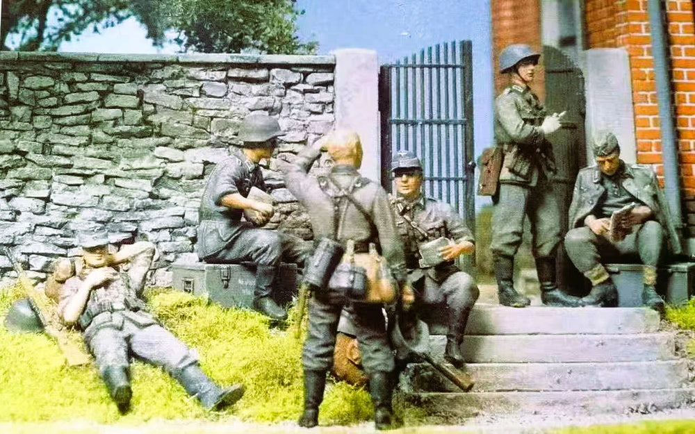1/35 WWII Soviet Infantry Assault Squad, 6 Figures, Resin Model Figure Kit, Unassembled and Unpainted