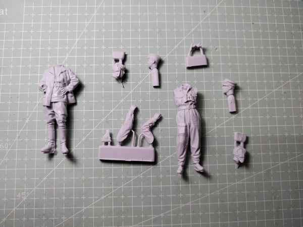 1/35 WWII Soviet Rifle Squad in Combat, 2 Figures, Resin Model Figure Kit, Unassembled and Unpainted