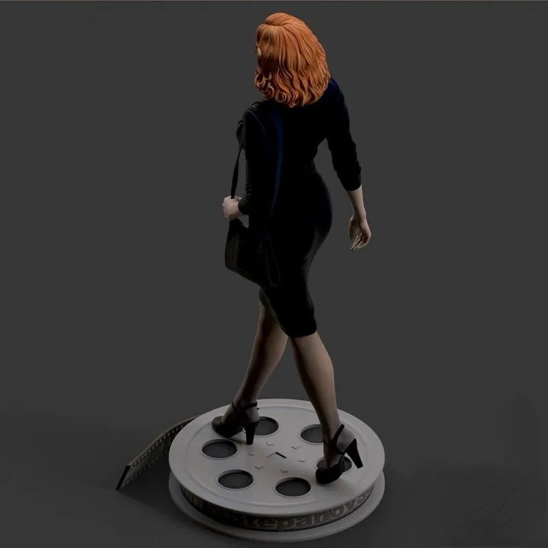 1/24 Modern Woman in Formal Outfit, Resin Model Figure Kit, Unassembled and Unpainted