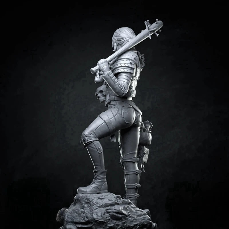 1/24 Female Barbarian Warriors with Axe and Sword, 2 Figures, Resin Model Figure Kit, Fantasy Theme, Unassembled and Unpainted