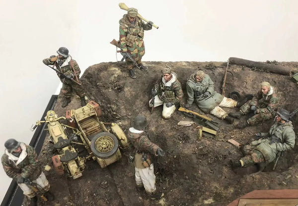 1/35 WWII German Infantry Gun Crew Dug in, 8 Figures, Resin Model Figure Kit, Unassembled and Unpainted