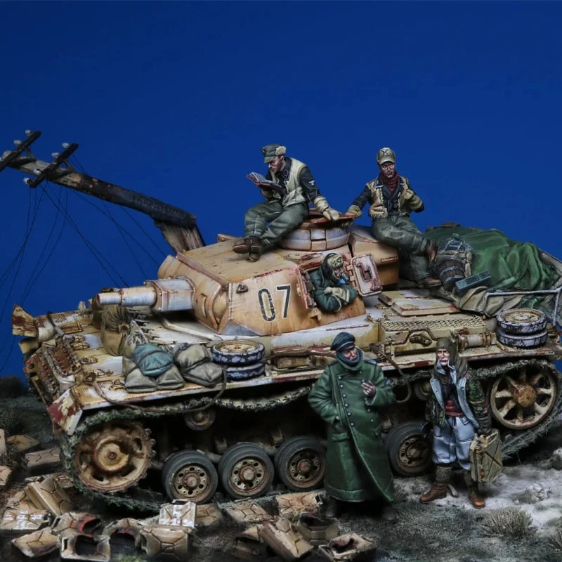 1/35 WWII German Panzer III Tank Crew, 8 Figures, Resin Model Vehicle Kit, Unassembled and Unpainted
