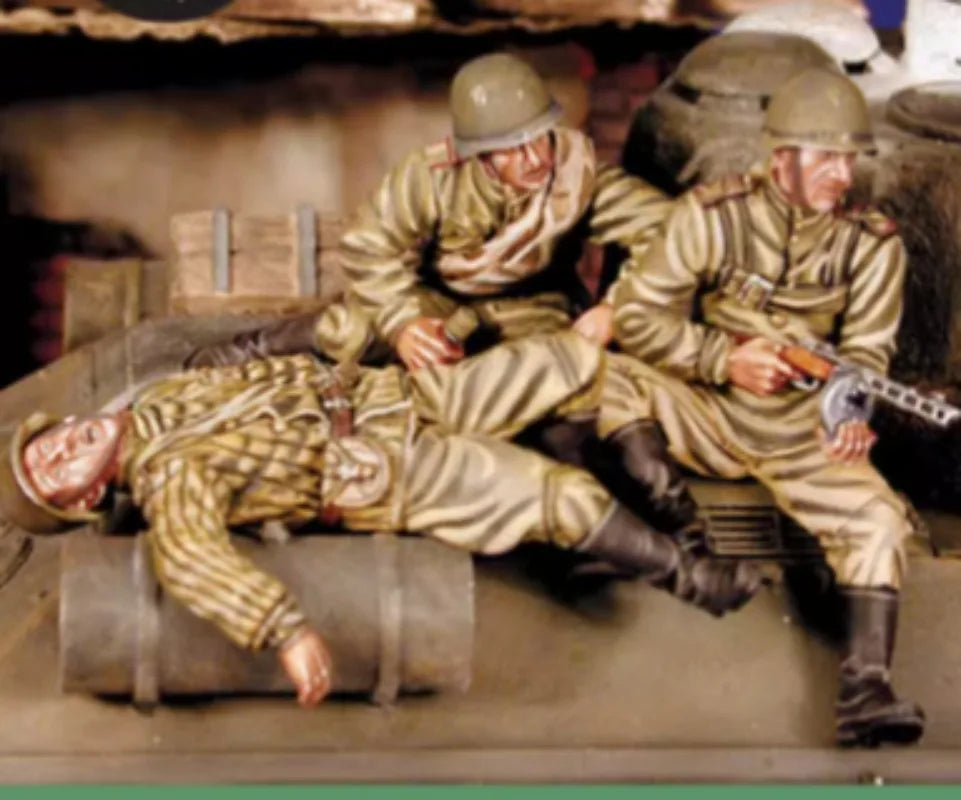 1/35 WWII Soviet Tank Crew Dismounted, 3 Figures, Resin Model Figure Kit, Unassembled and Unpainted