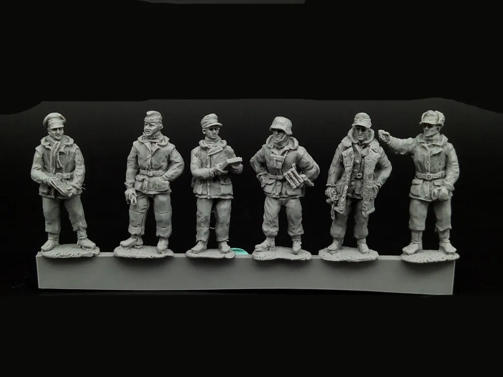 1/72 WWII Winter Officers, 6 Figures, Resin Model Figure Kit, Unassembled and Unpainted