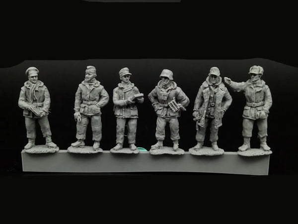 1/72 WWII Winter Officers, 6 Figures, Resin Model Figure Kit, Unassembled and Unpainted
