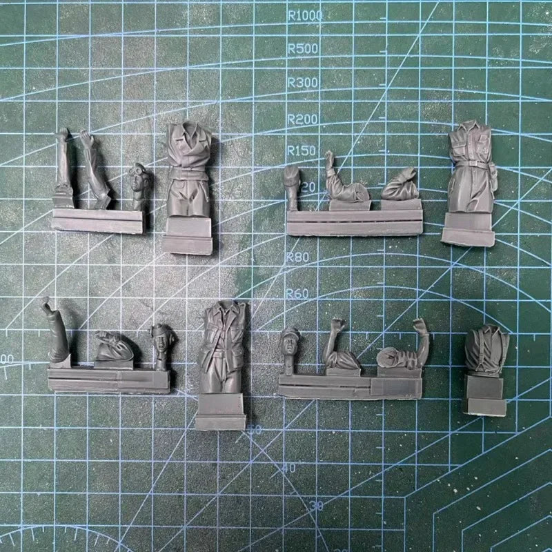 1/35 WWII German Anti-Tank Rifle Team, 4 Figures, Resin Model Figure Kit, Unassembled and Unpainted