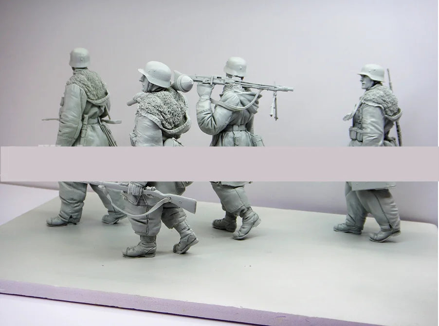 1/16 WWII German Infantry Advancing with Bayonets, 9 Figures, Resin Model Figure Kit, Unassembled and Unpainted