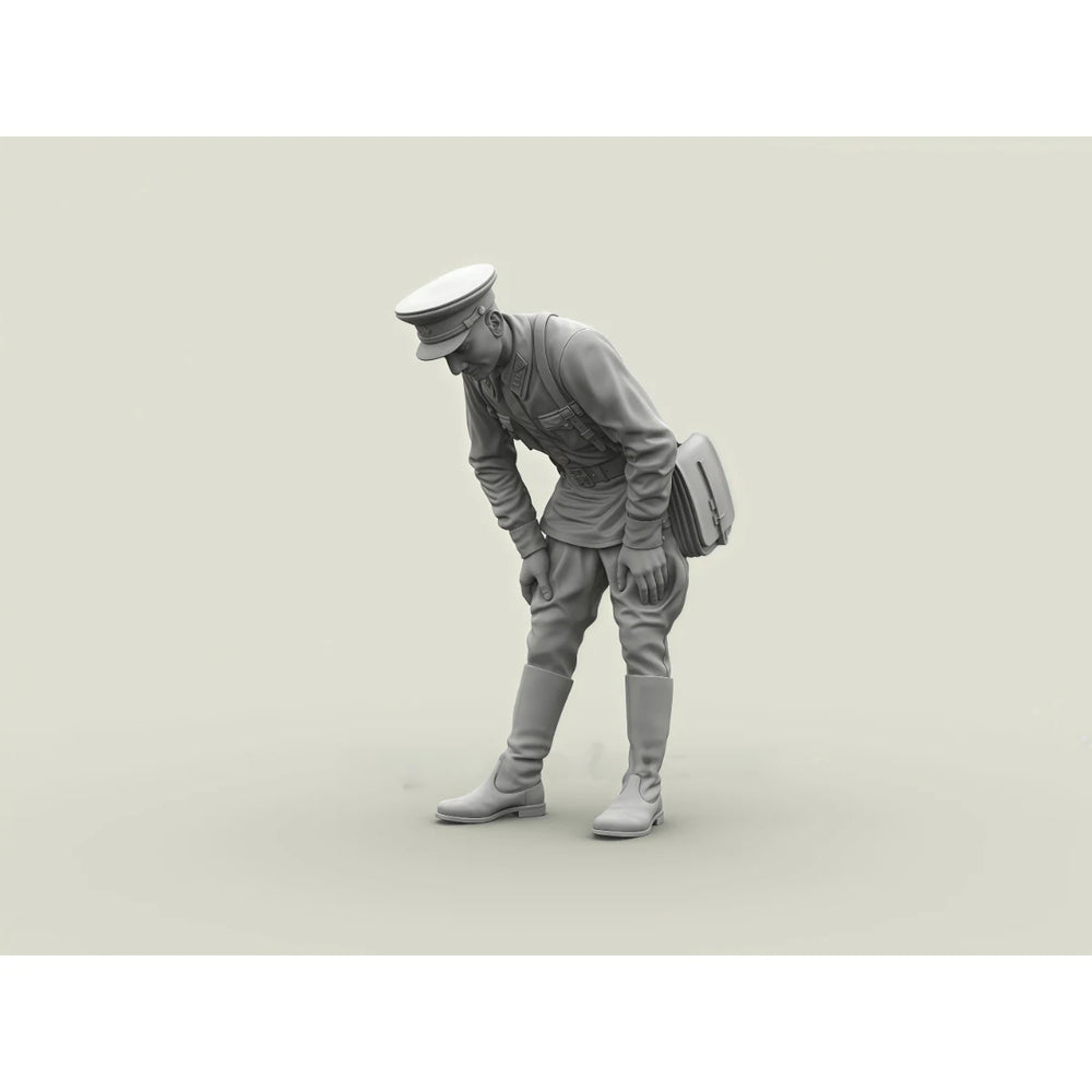 1/35 Cold War Soviet Tank Officer, Resin Model Figure Kit, Unassembled and Unpainted