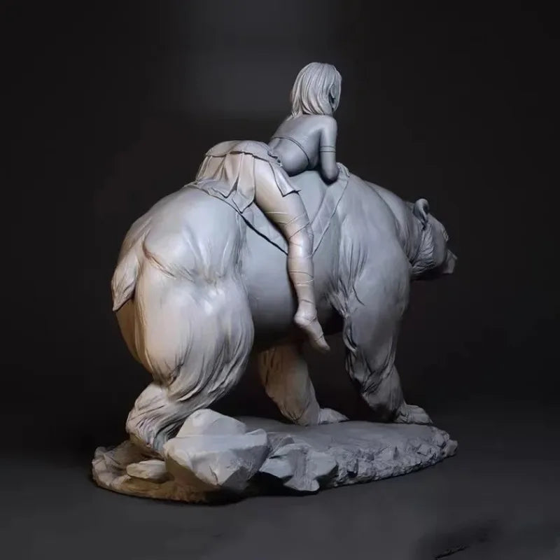 1/24 Female Warrior Riding Bear, Resin Model Figure Kit, Fantasy Theme, Unassembled and Unpainted
