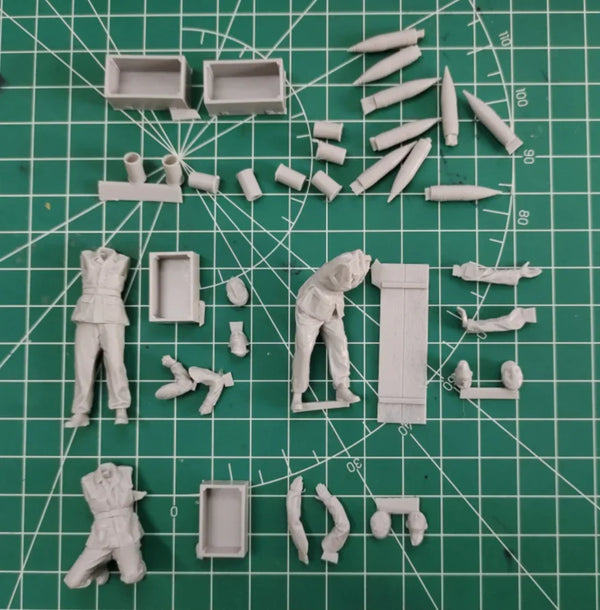 1/35 WWII German Self-Propelled Gun, 5 Figures, Resin Model Vehicle Kit, Unassembled and Unpainted