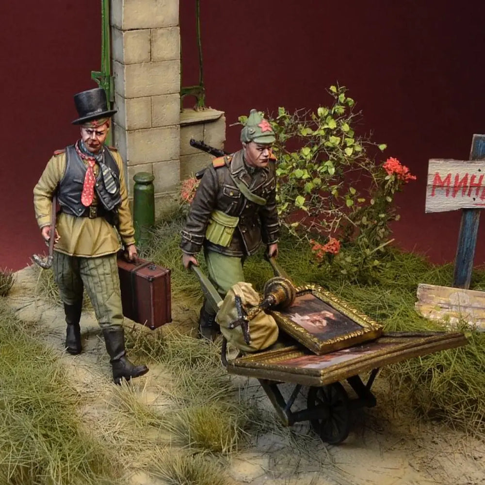 1/35 WWII German Squad Assaulting Village, 4 Figures, Resin Model Figure Kit, Unassembled and Unpainted