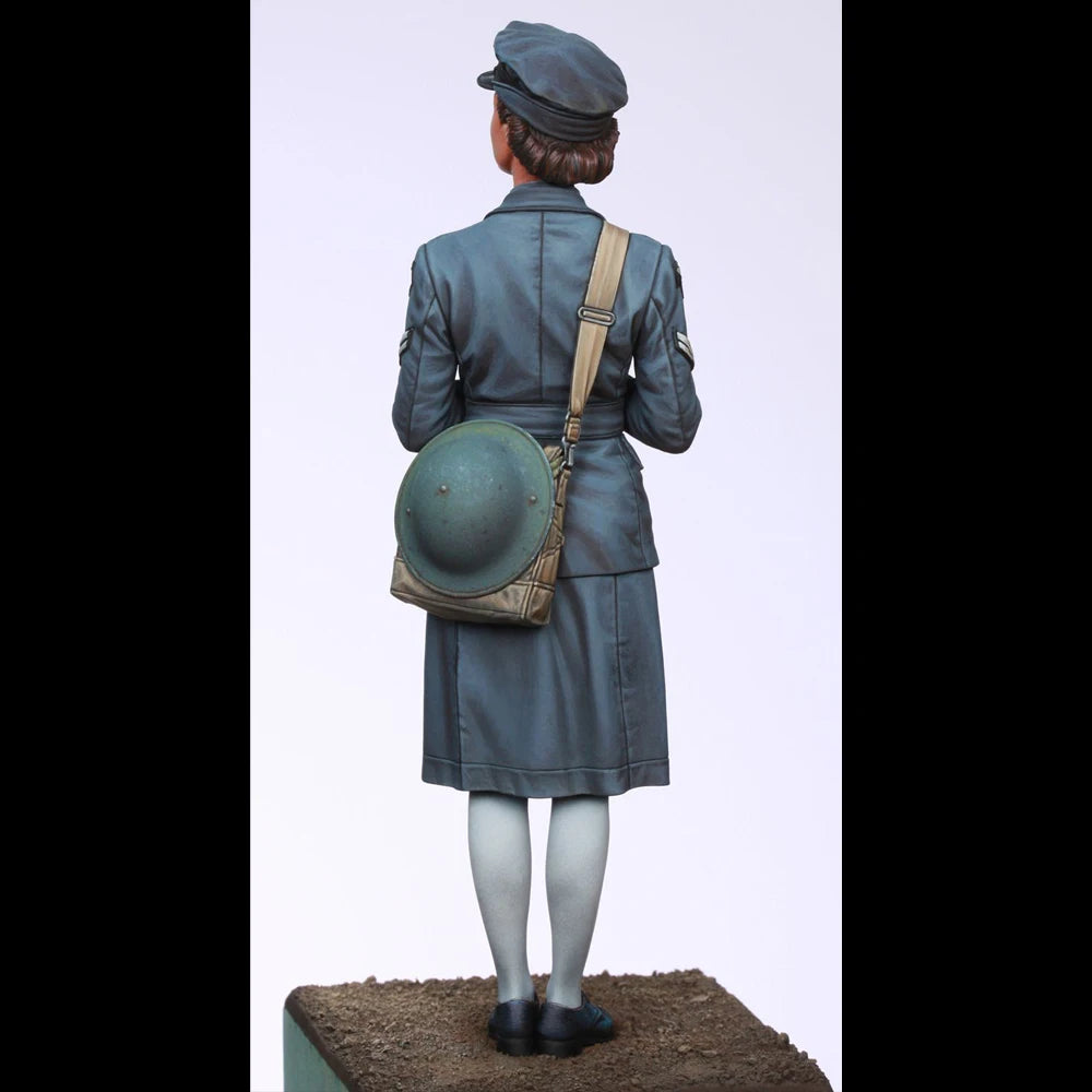 1/35 WWII British WAAF Officer, Resin Model Figure Kit, Unassembled and Unpainted