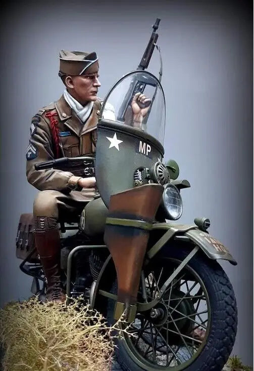 1/9 WWII German Soldier on Motorcycle, Resin Model Figure Kit, Unassembled and Unpainted