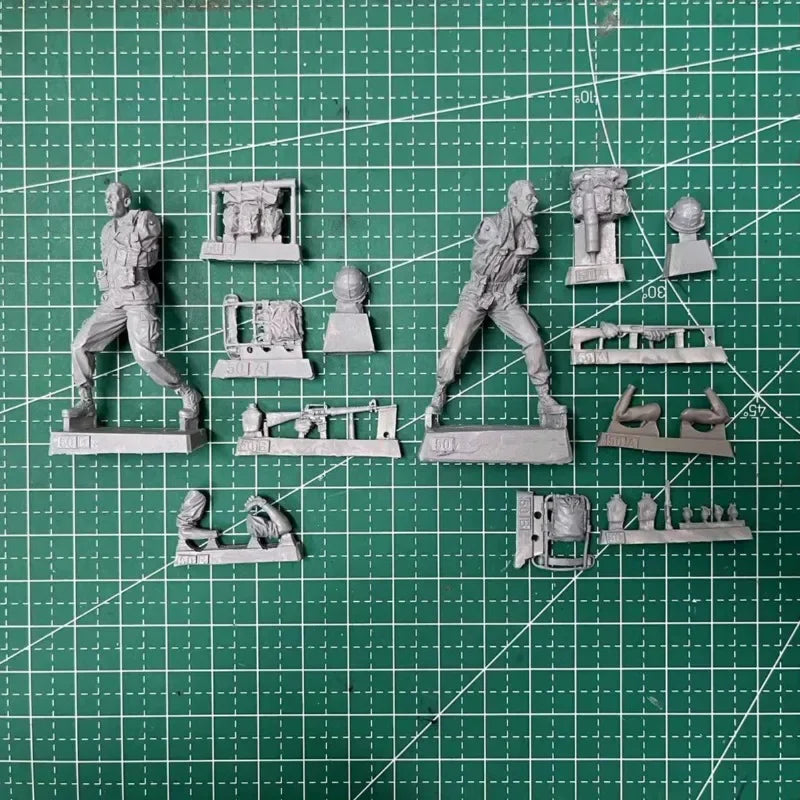 1/35 WWII US Infantry Pacific, 2 Figures, Resin Model Figure Kit, Unassembled and Unpainted