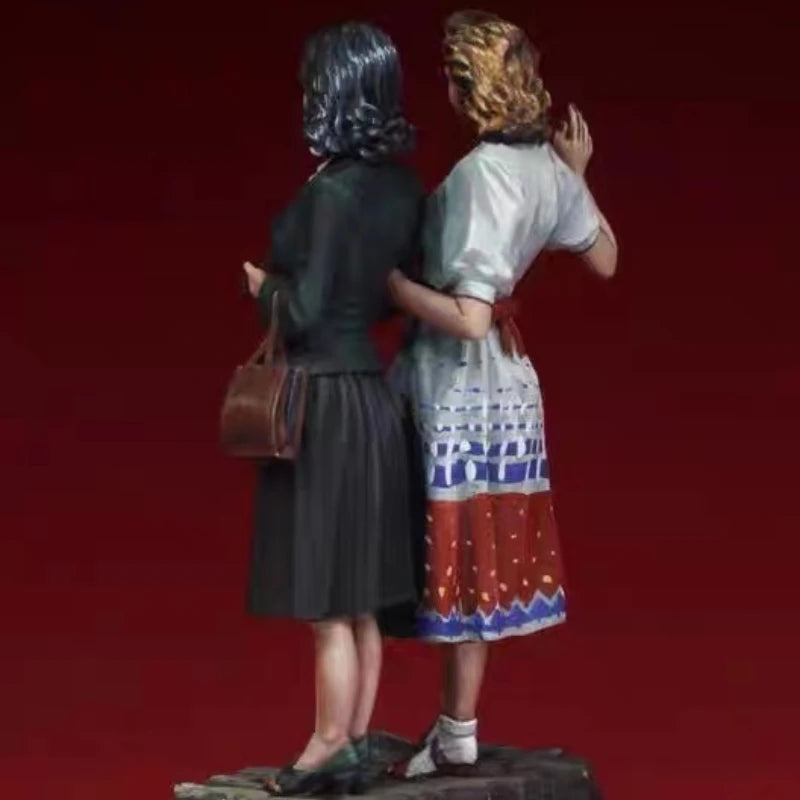 1/35 WWII 1940s Civilian Women, 2 Figures, Resin Model Figure Kit, Unassembled and Unpainted