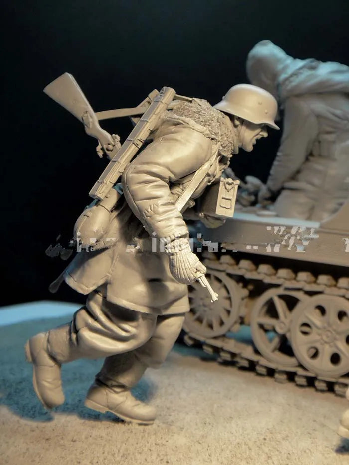 1/16 WWII German Soldiers with Vehicles, 3 Figures, Resin Model Figure Kit, Unassembled and Unpainted