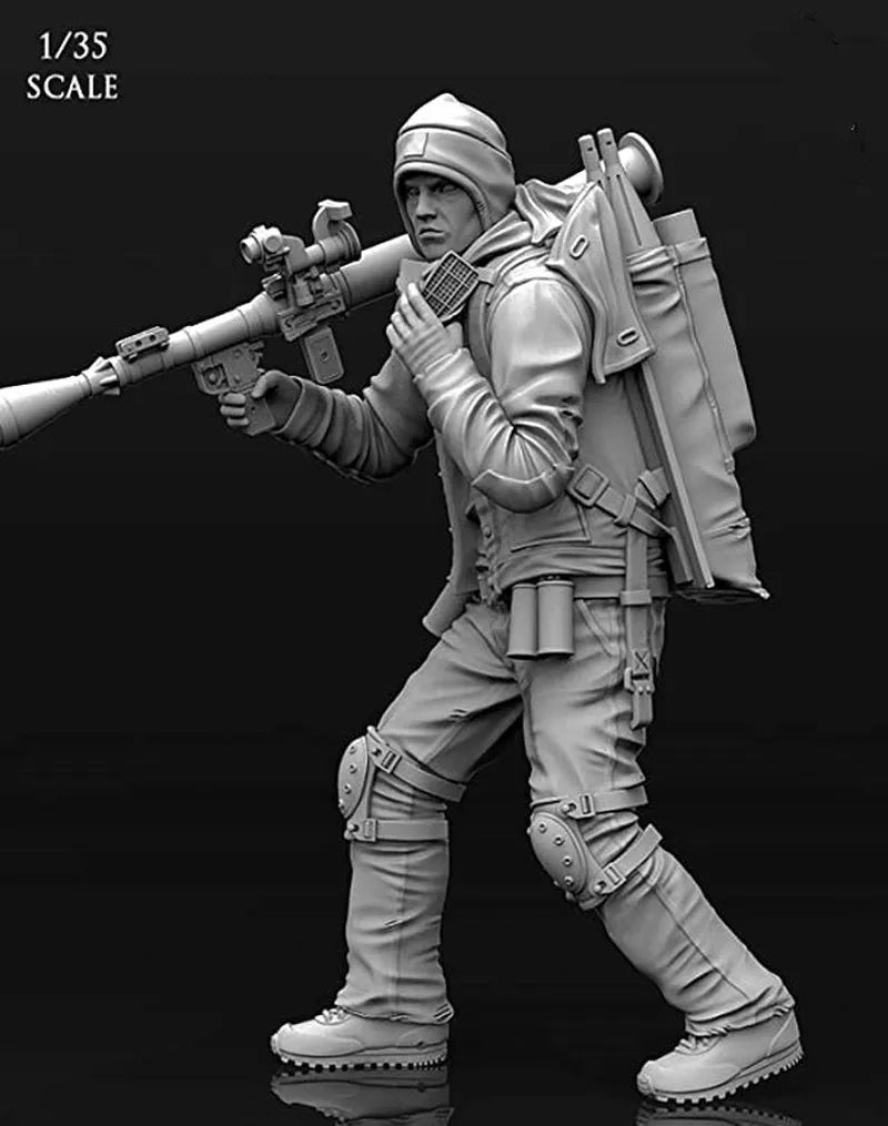 1/35 Modern Infantry Soldier Advancing with Rifle and Pack, Resin Model Figure Kit, Unassembled and Unpainted