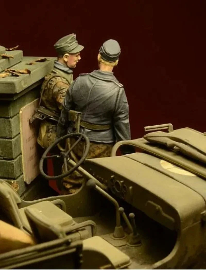 1/35 WWII German Ardennes, 2 Figures, Resin Model Figure Kit, Unassembled and Unpainted