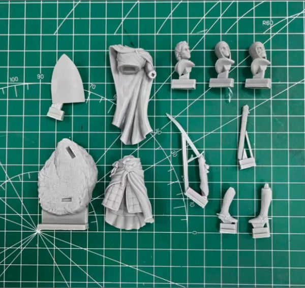 1/24 Medieval Crusader Knight with Blue Surcoat and Spear, 3 Figures, Resin Model Figure Kit, Unassembled and Unpainted