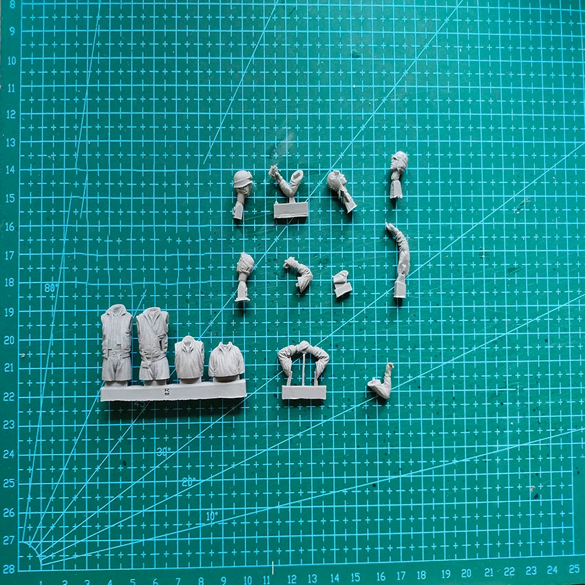 1/35 WWII German Infantry in Smocks and Goggles, 10 Figures, Resin Model Figure Kit, Unassembled and Unpainted