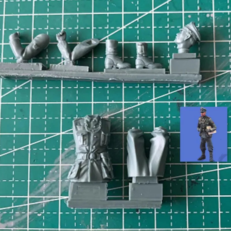 1/35 Modern Tactical Officer, 2 Figures, Resin Model Figure Kit, Unassembled and Unpainted
