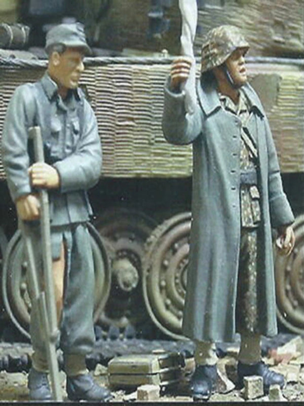 1/35 WWII Surrender Scene, 2 Figures, Resin Model Figure Kit, Unassembled and Unpainted