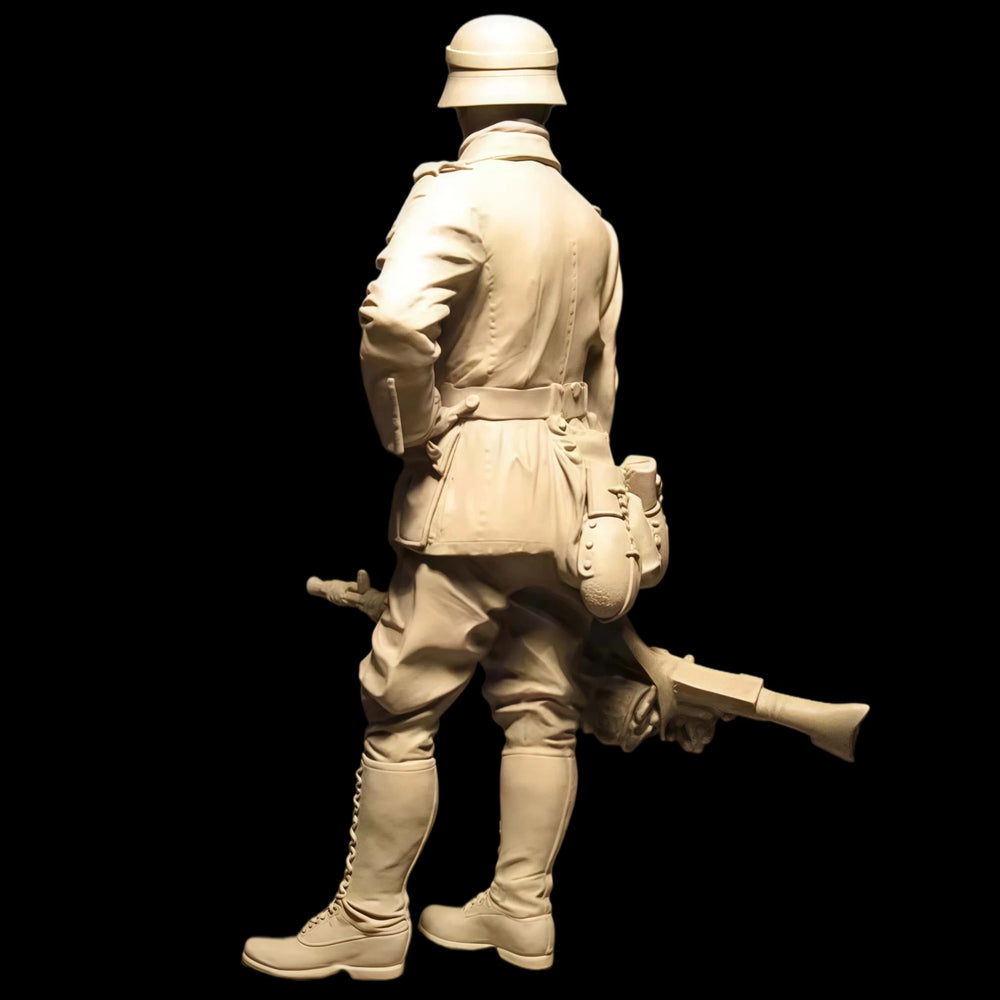 1/16 WWII German Tropical Infantry with Pith Helmet, Resin Model Figure Kit, Unassembled and Unpainted