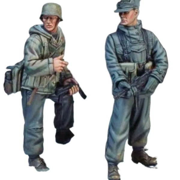 1/35 WWII German Wehrmacht Winter, 2 Figures, Resin Model Figure Kit, Unassembled and Unpainted