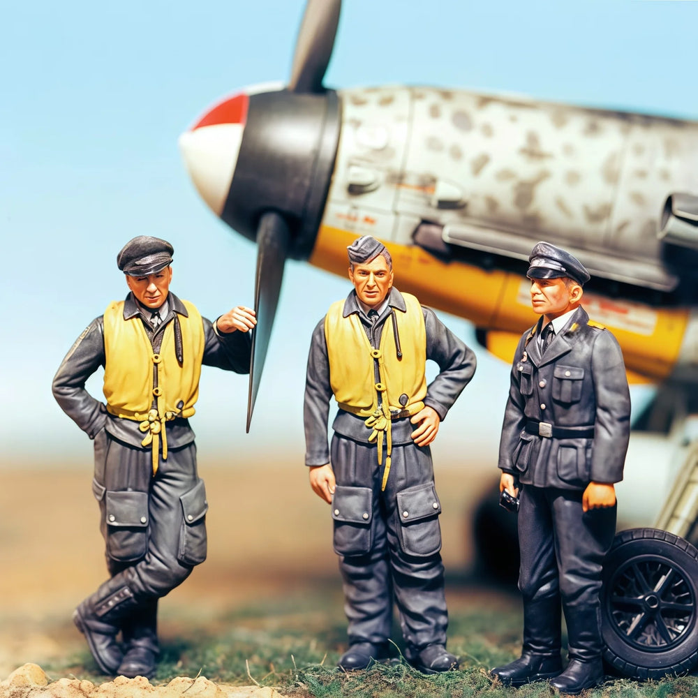 1/48 WWII Luftwaffe Pilots, 3 Figures, Resin Model Figure Kit, Unassembled and Unpainted