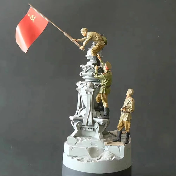 1/35 WWII Soviet Victory Monument, 3 Figures, Resin Model Diorama Kit, Unassembled and Unpainted
