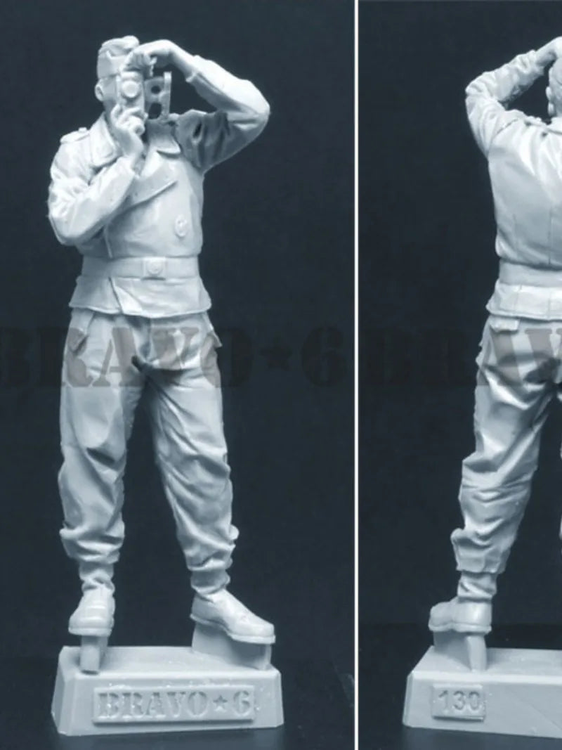 1/35 WWII Soviet Tank Commander with Binoculars, Resin Model Figure Kit, Unassembled and Unpainted