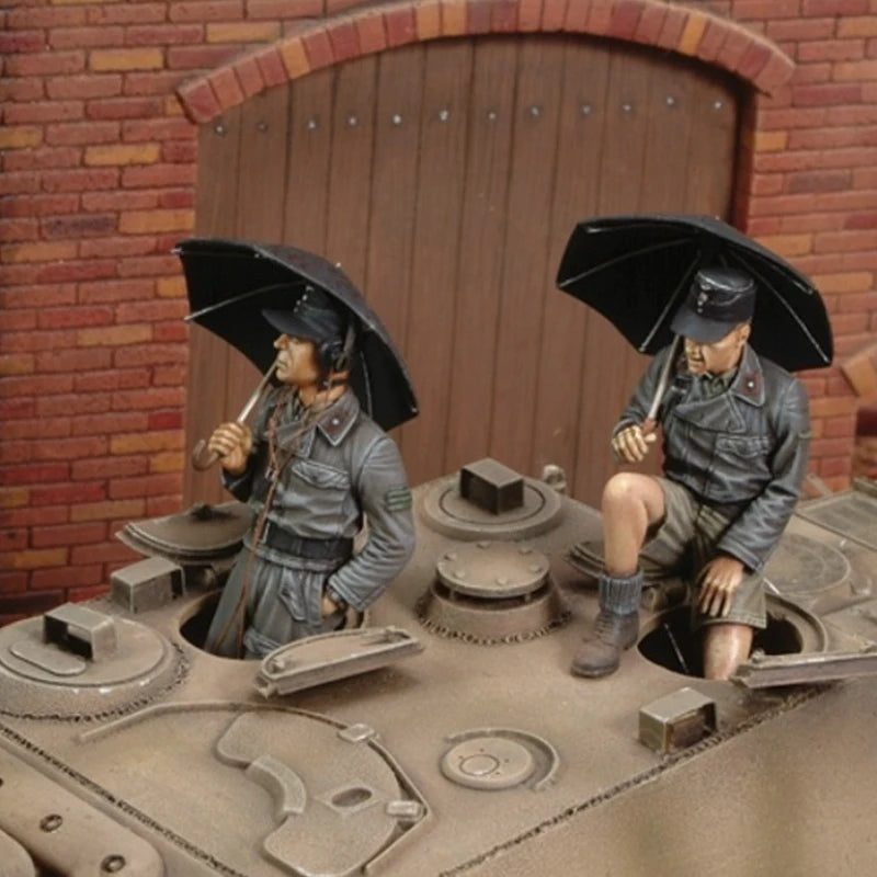 1/35 WWII German Tank Crew at Rest, 3 Figures, Resin Model Figure Kit, Unassembled and Unpainted