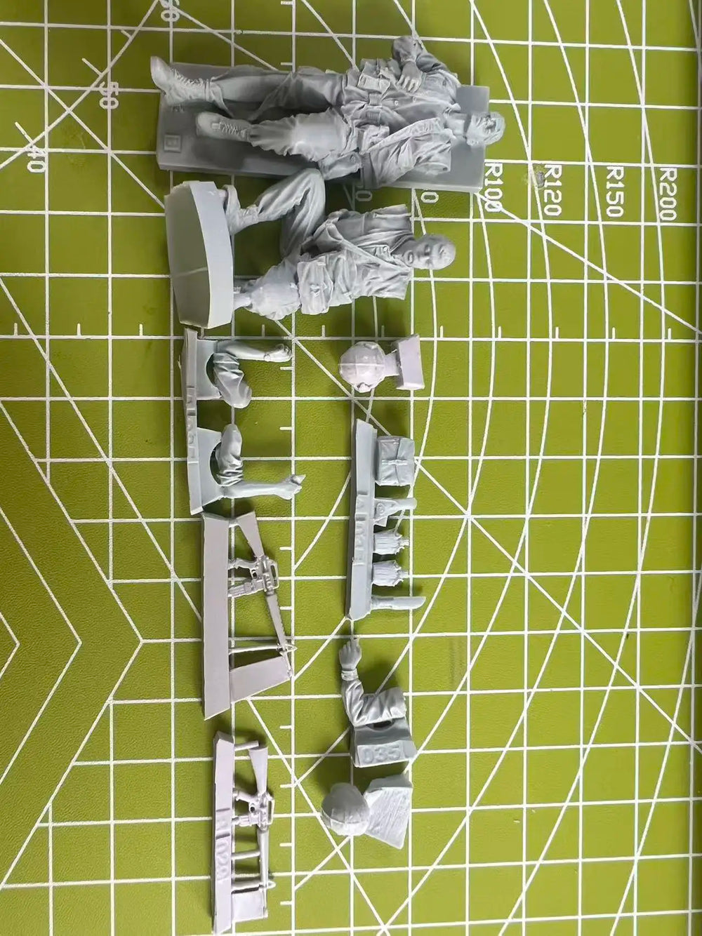 1/35 Modern US Military Rescue, 2 Figures, Resin Model Figure Kit, Unassembled and Unpainted